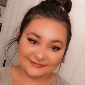 Meet your Posher, Caitlyn